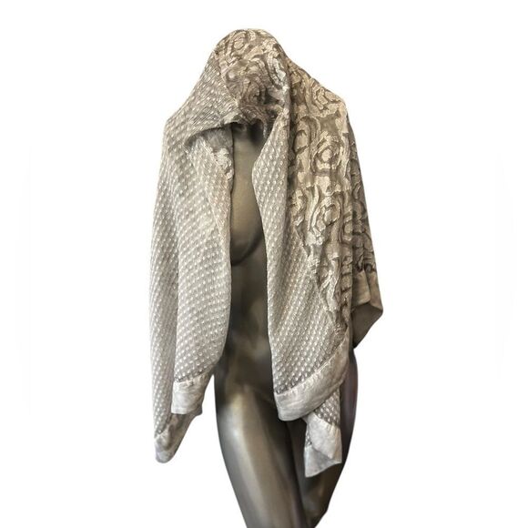 Grizas Women’s Patchwork Textured Scarf/Shawl – Made in Lithuania - grey/silver - Picture 7 of 7